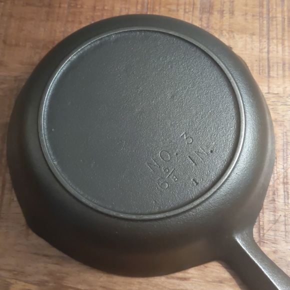 Vintage Unmarked BSR Cast Iron Skillet, #3 - Picture 11 of 14